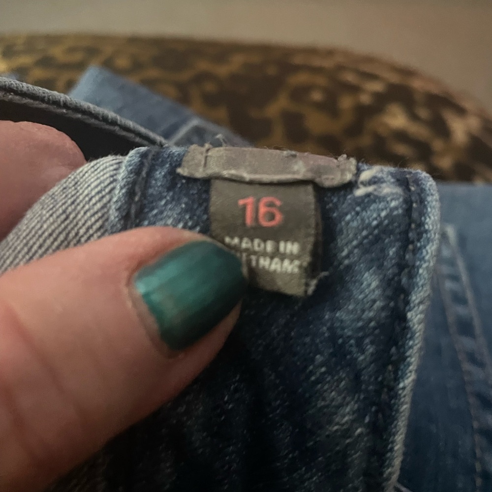 Torrid Women's Ripped Blue Jean Shorts distressed - Picture 4 of 5